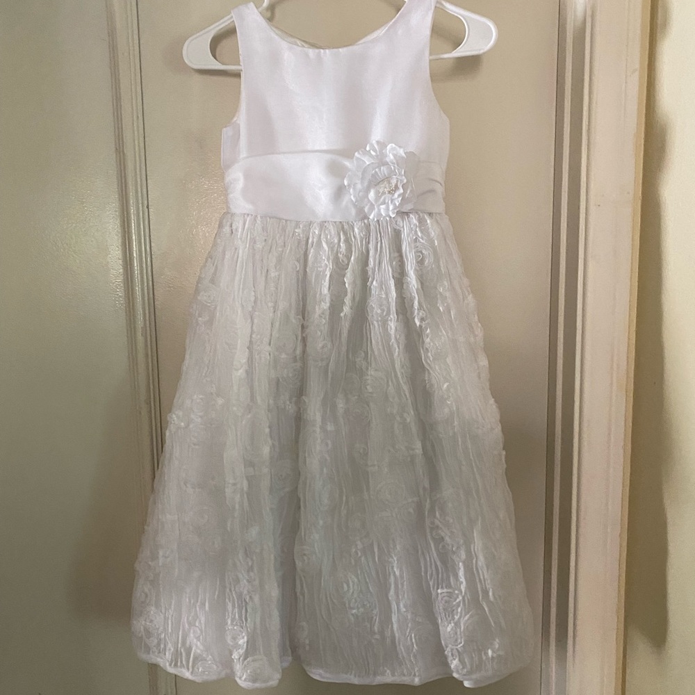 Beautiful white flower girl or first communion dress size 8